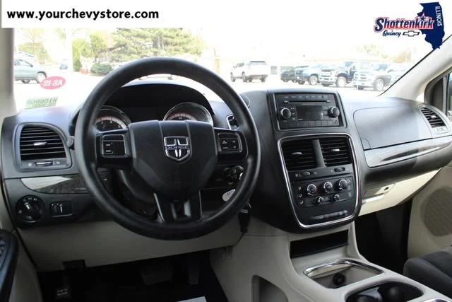 Used 2016 Silver Dodge SXT image 8