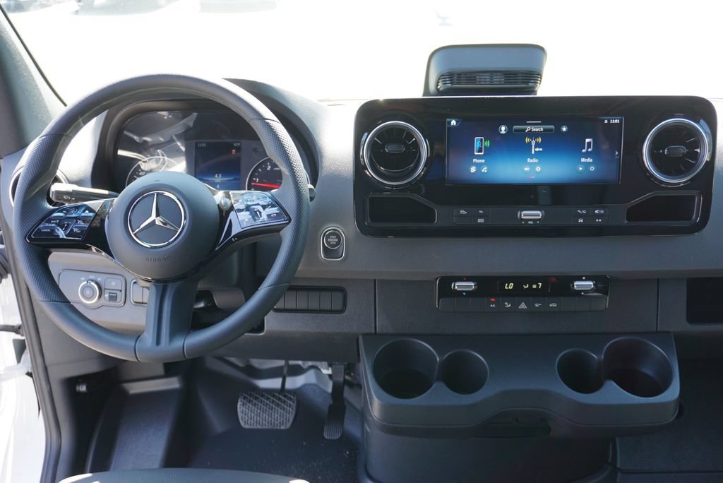 New 2026 Arctic+White Mercedes-Benz  image 50