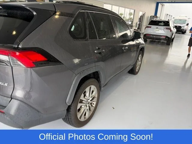 Used 2021 Gray Toyota XLE Premium image 4