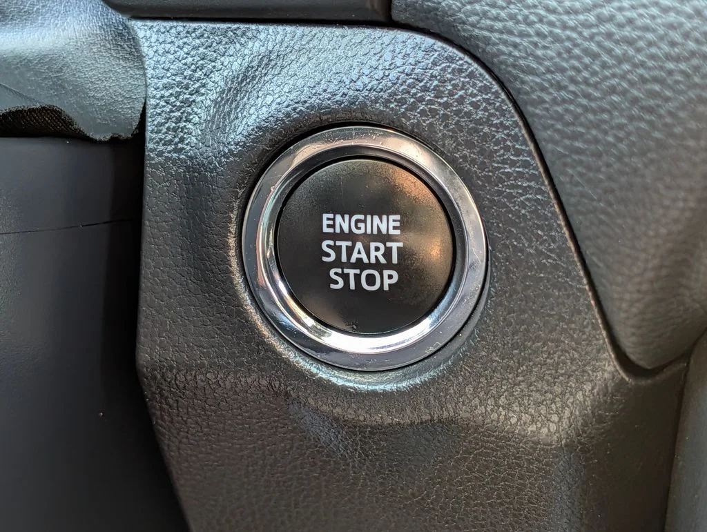 2024 Toyota RAV4 XLE - Photo 28