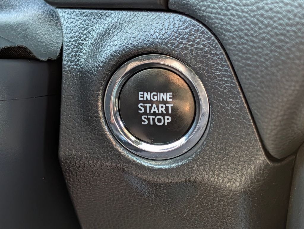 2024 Toyota RAV4 XLE - Photo 28