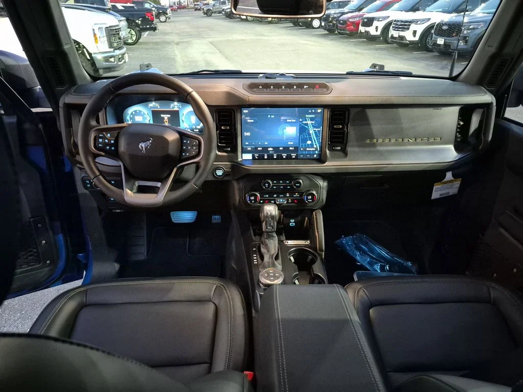 New 2025 Velocity Blue Metallic Ford Badlands® image 20