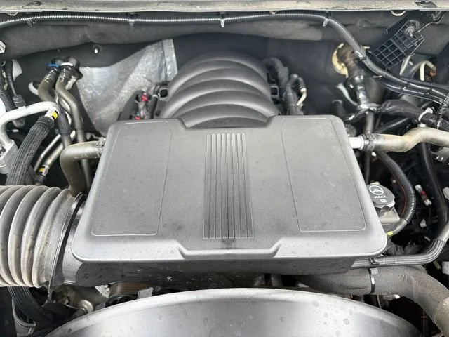 Used 2025 Summit White Chevrolet LT image 17