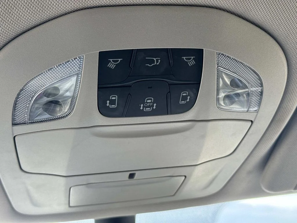 Used 2023 Silver Chrysler Touring L image 46