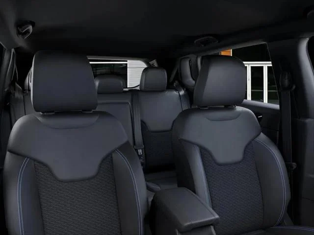 New 2026 Bright White Clearcoat Jeep Latitude image 78