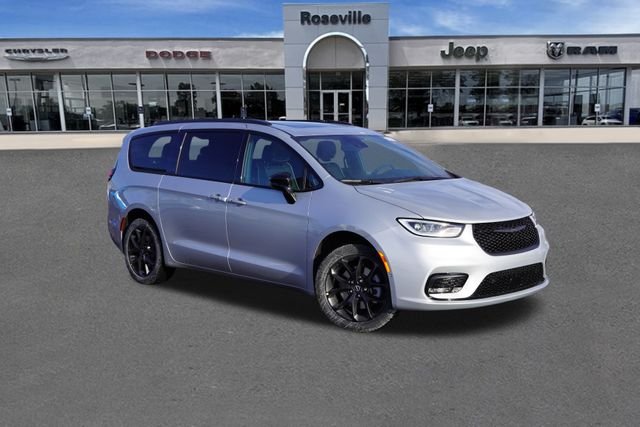 2026 Chrysler Pacifica Limited AWD's photo