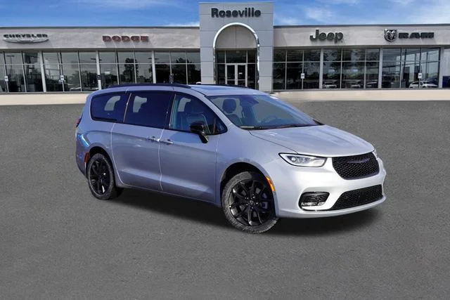 2026 Chrysler Pacifica Limited AWD's photo