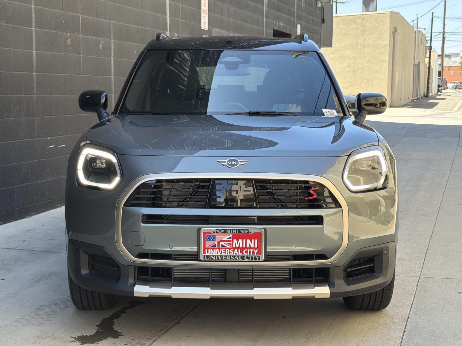 New 2027 Smokey Green Metallic MINI Signature Plus image 2