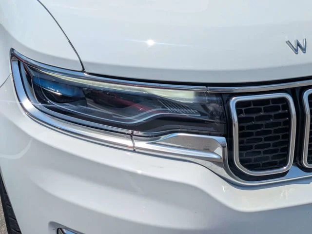Used 2025 White Jeep Base image 9