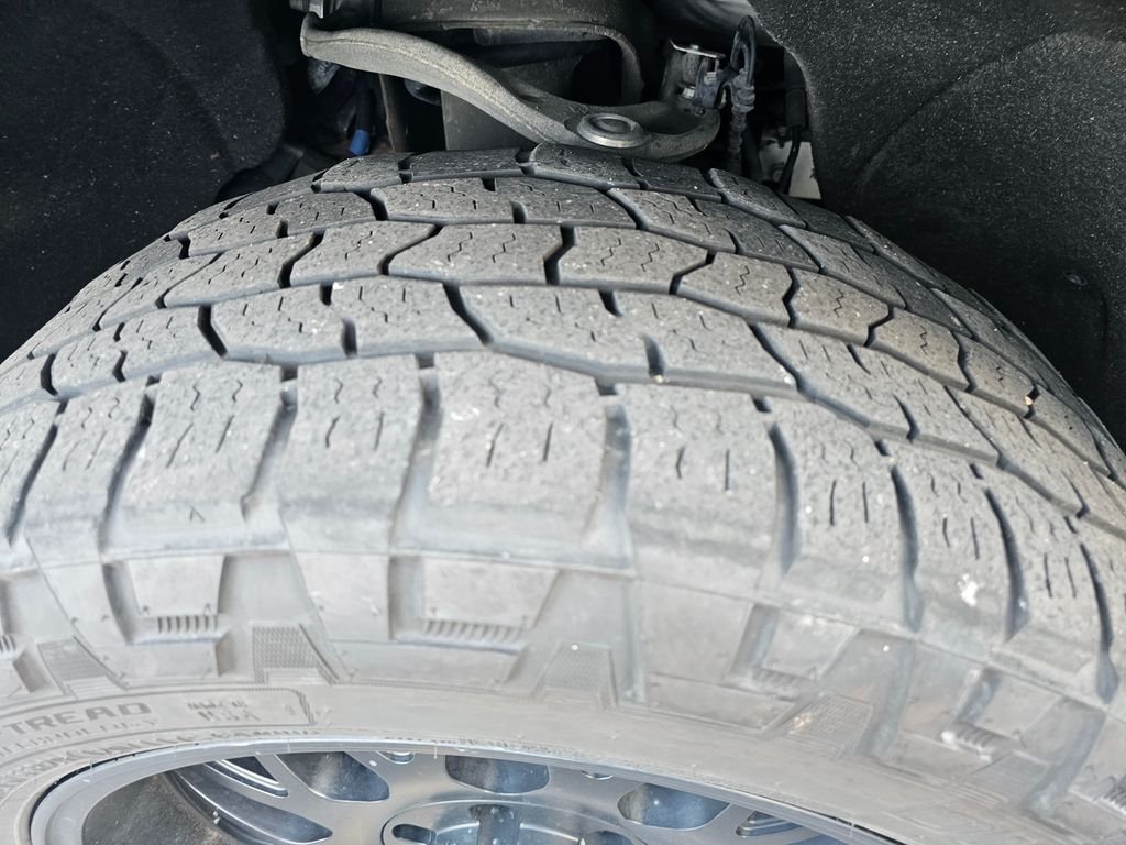 Used 2019 Black GMC SLE image 21