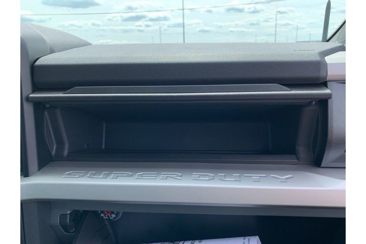 New 2026 Agate Black Metallic Ford XLT image 24