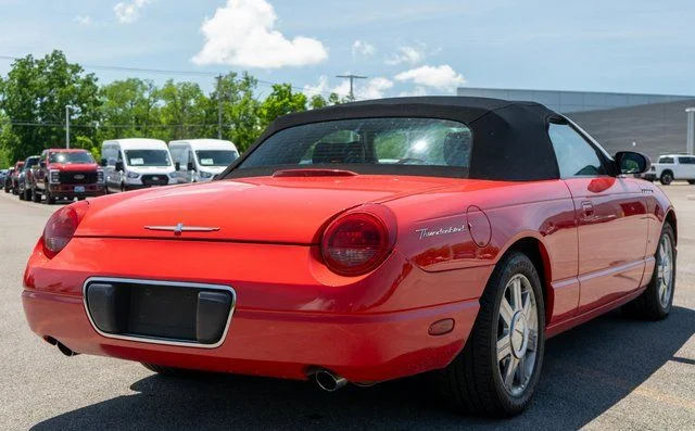 Used 2004 Red Ford Base image 6