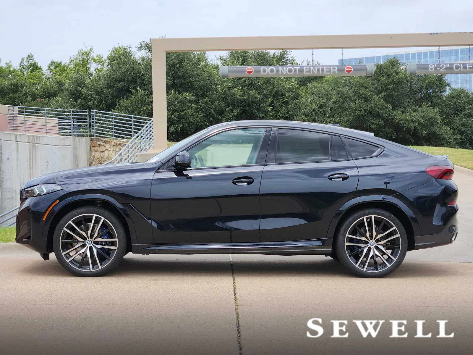 New 2027 Carbon Black Metallic BMW xDrive40i image 2