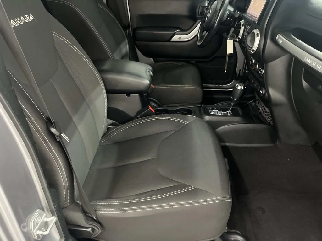 Used 2018 Billet Silver Metallic Clearcoat Jeep Sahara 4WD 3.6L HARD TOP image 29