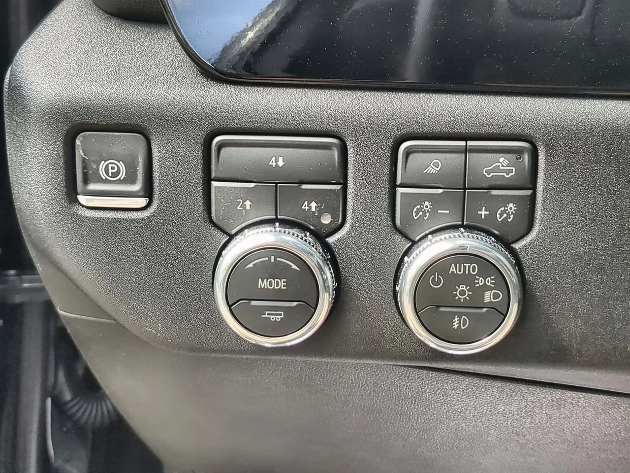 New 2026 Onyx Black GMC SLE image 18