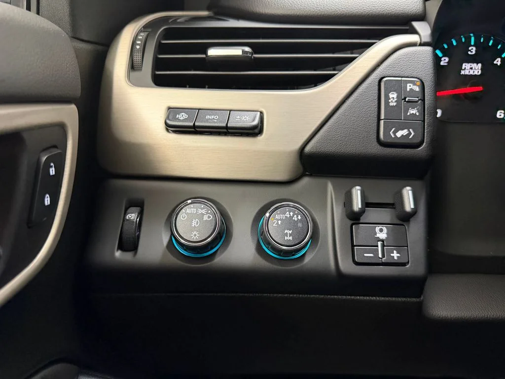 Used 2019 White Frost Tricoat GMC Denali image 19