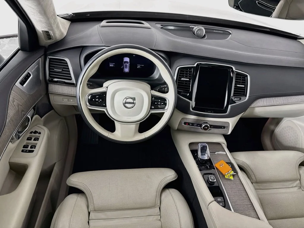 Certified Used 2024 Bright Dusk Metallic Volvo Ultimate image 24