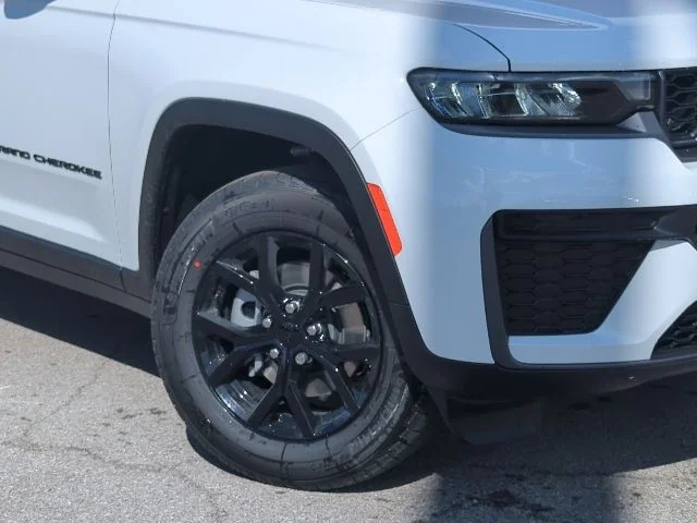 New 2026 White Jeep Altitude image 2