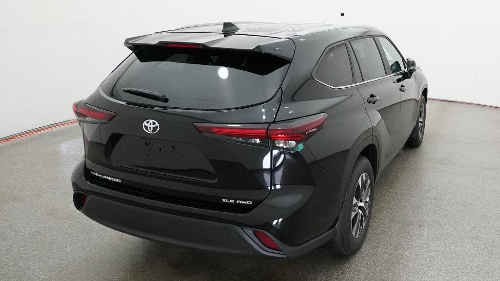 New 2026 Midnight Black Metallic Toyota XLE image 22