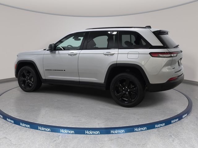 Used 2024 Silver Jeep Altitude X image 9