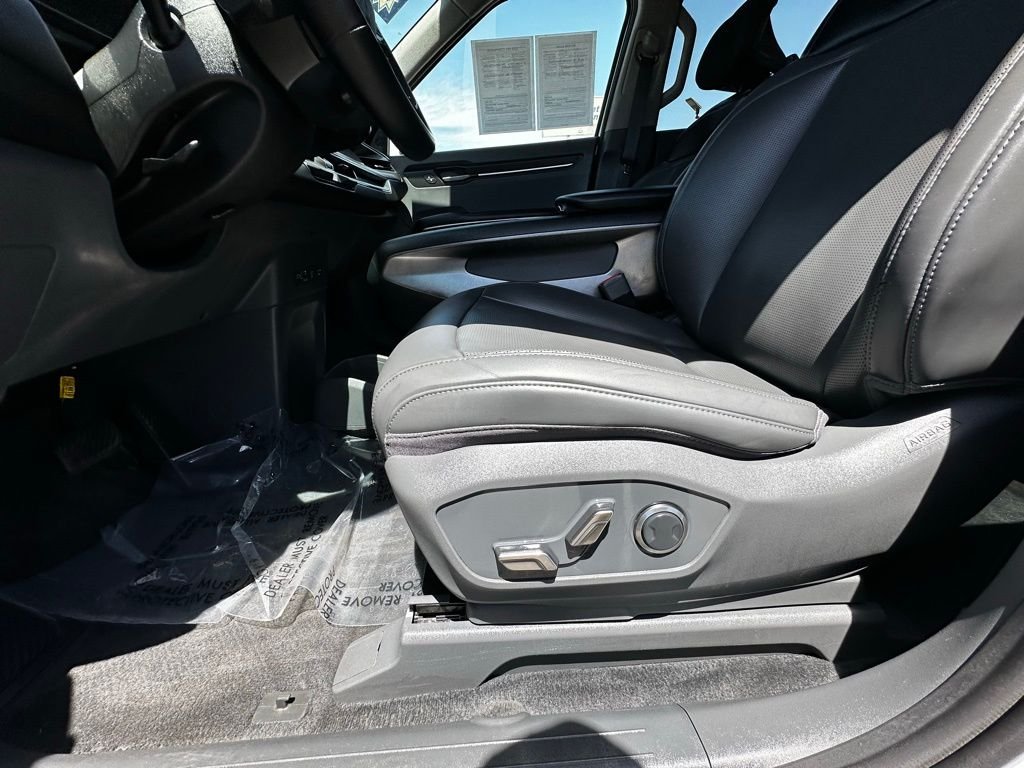 Used 2024 Snow White Pearl Kia Light Long Range image 12