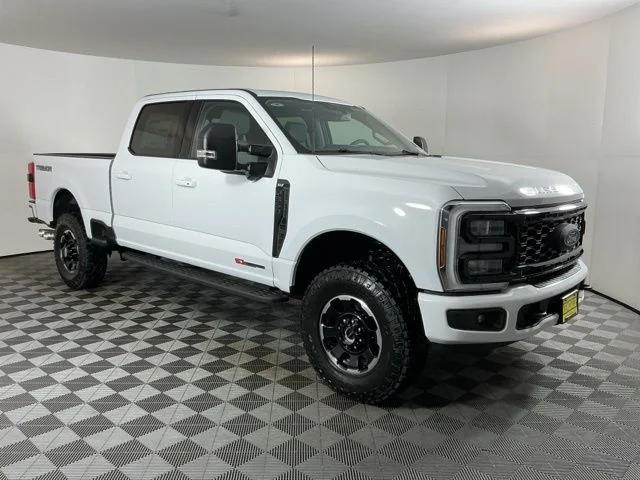 New 2026 Oxford White Ford XLT image 3