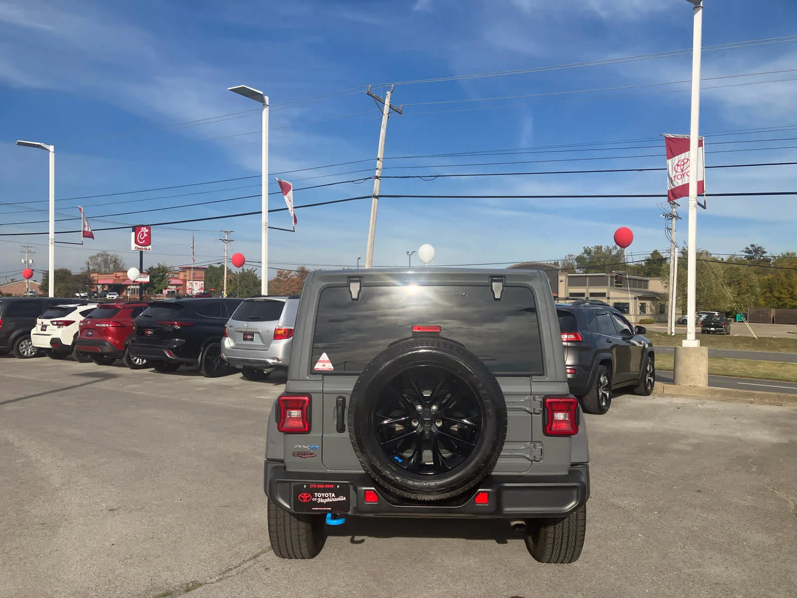Used 2023 Sting-Gray Clearcoat Jeep Sahara image 7