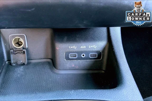 Used 2020 White Dodge SXT Plus image 34