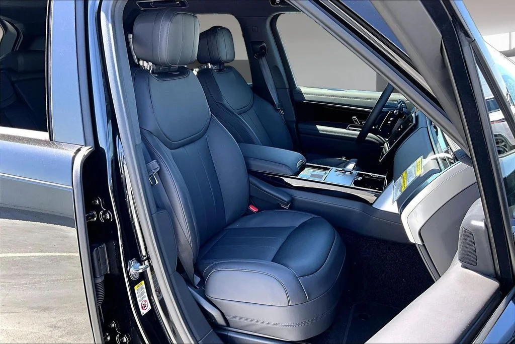 New 2026 Black Land Rover SE image 11