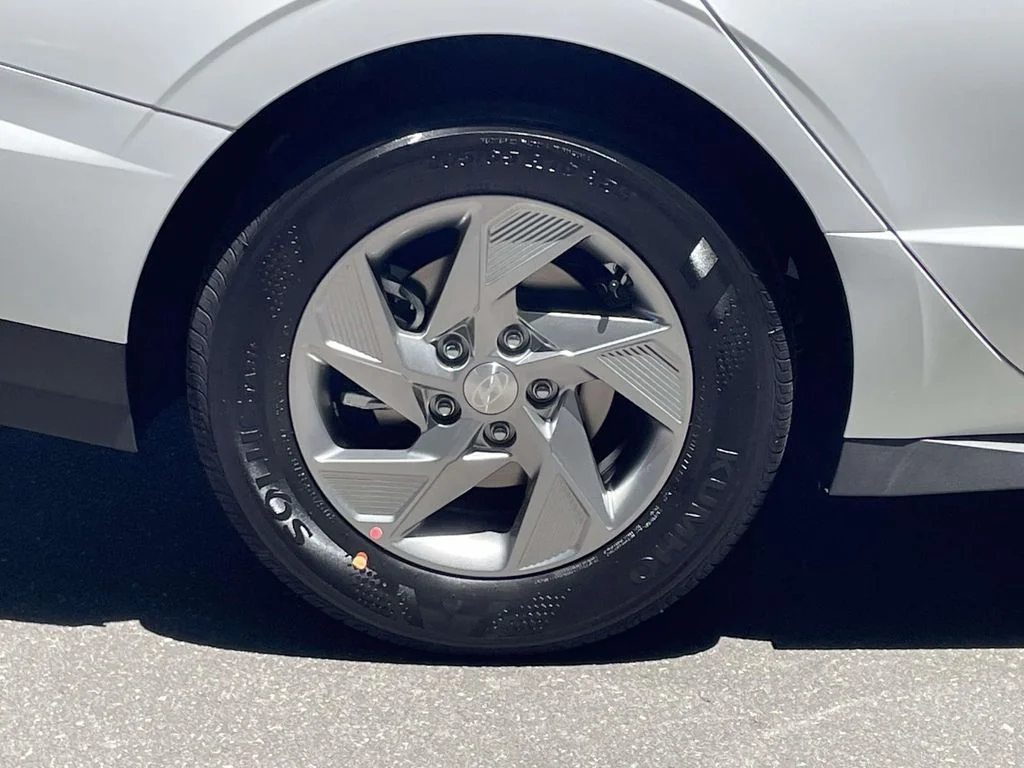 New 2026 White Hyundai SE image 7