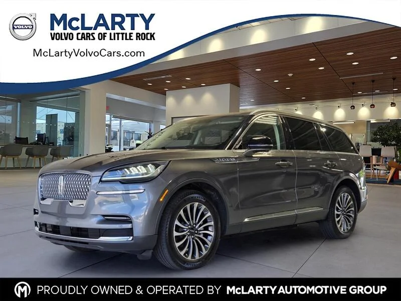 Used 2023 Gray Metallic LINCOLN RESERVE AWD image 1