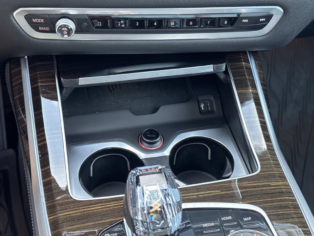 Used 2019 White Metallic BMW xDrive40i image 30
