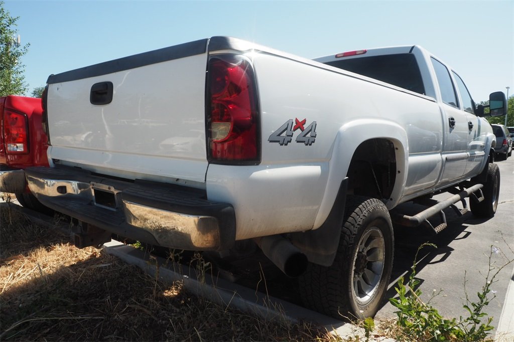 2003 Chevrolet Silverado 2500HD LT photo 3