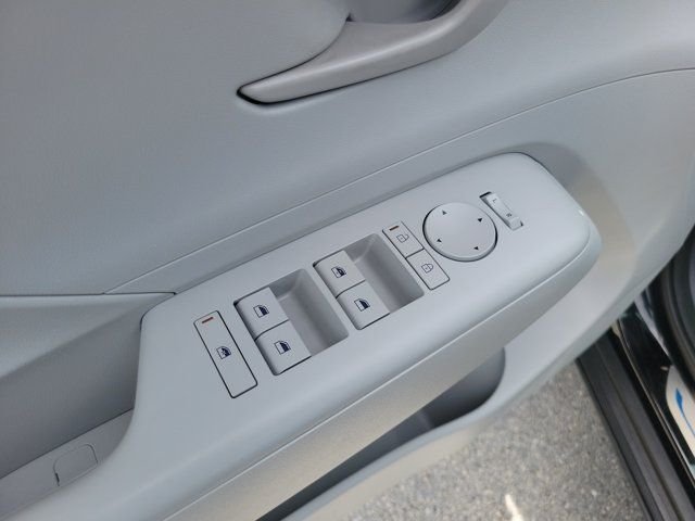 2025 Hyundai Kona SEL - Photo 13
