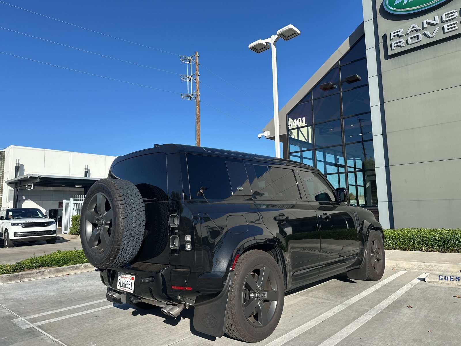 2024 Land Rover Defender 110 V8 photo 3