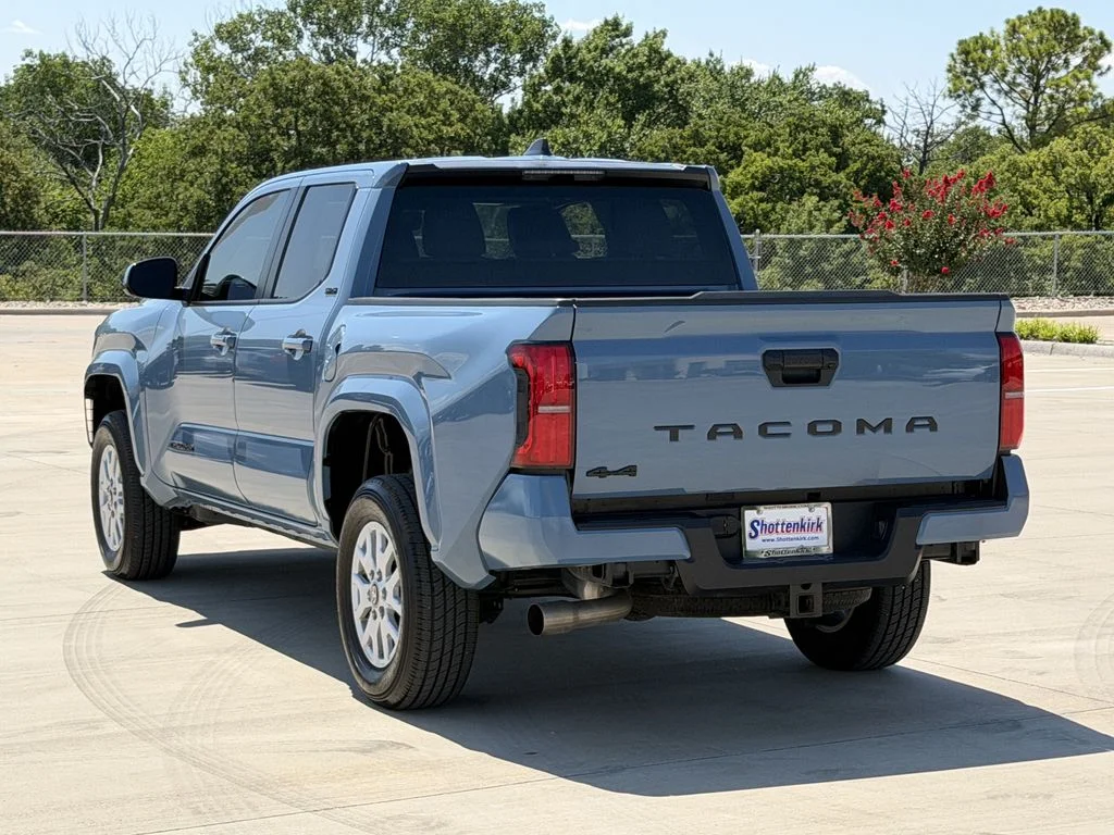 Used 2026 Blue Toyota SR5 image 4