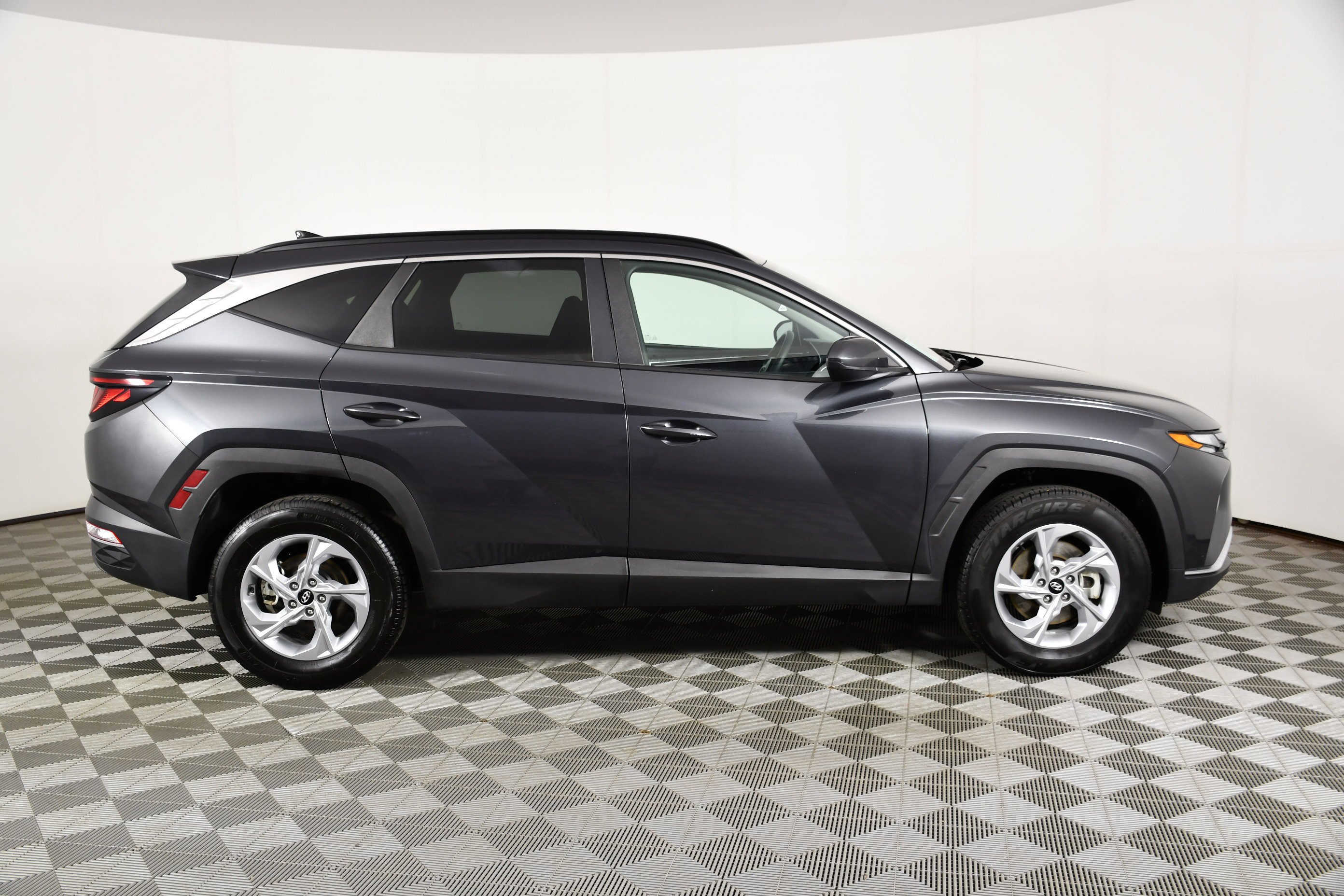 Used 2024 Dark Gray Metallic Hyundai SEL image 5