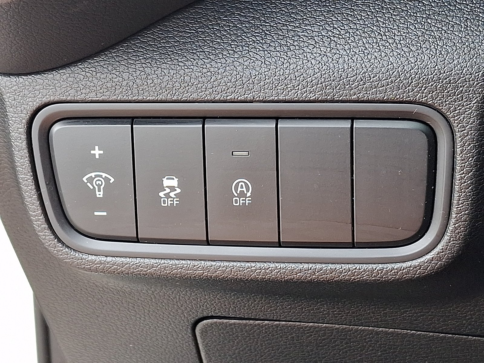 Used 2024 Snow White Pearl - SWP Kia LX image 22