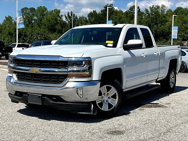 Used 2017 White Chevrolet LT image 3