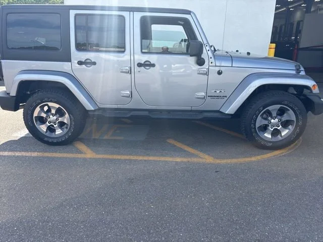 Used 2017 Billet Silver Metallic Clearcoat Jeep Sahara image 4