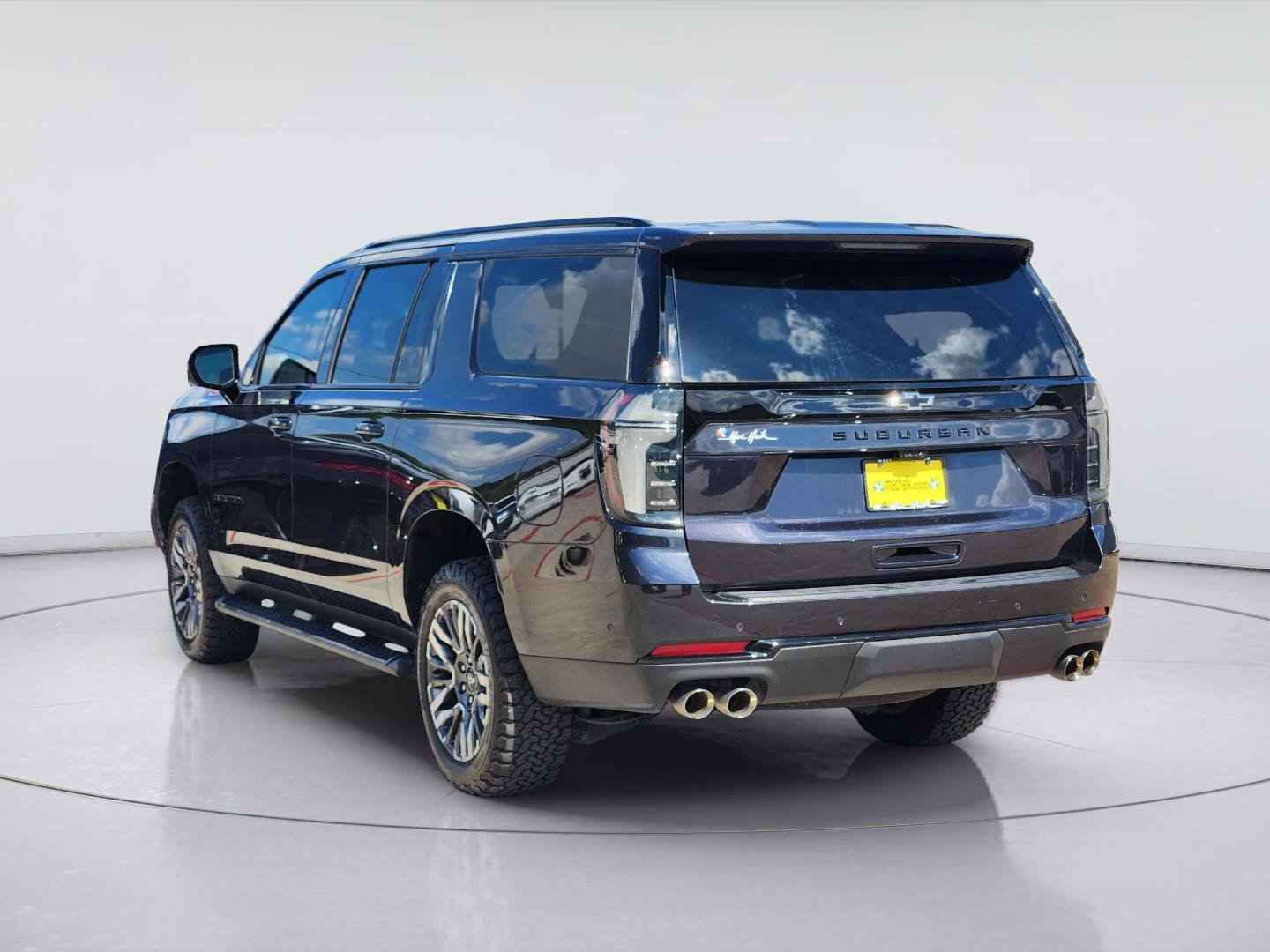 2025 Chevrolet Suburban photo 7 of 35