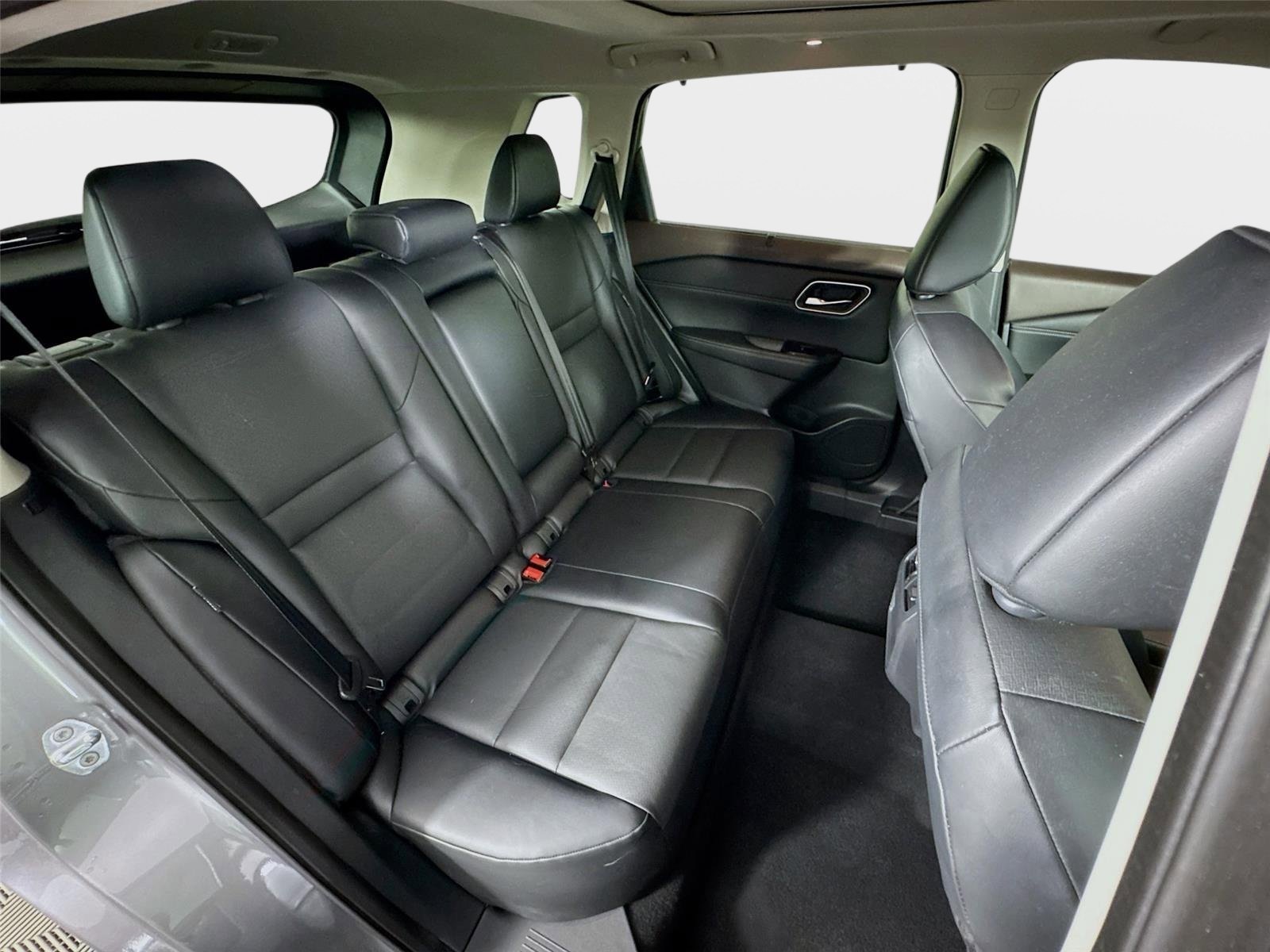 Used 2021 Gun Metallic Nissan SV image 27