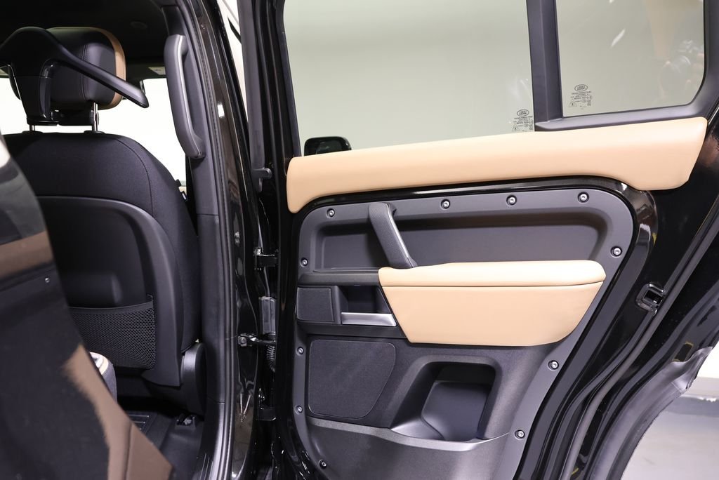 New 2026 Santorini Black Metallic Land Rover V8 image 42