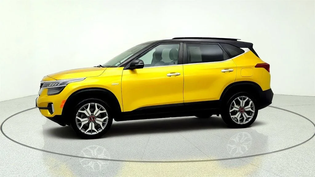 Used 2021 Starbright Yellow Kia SX DCT AWD image 8