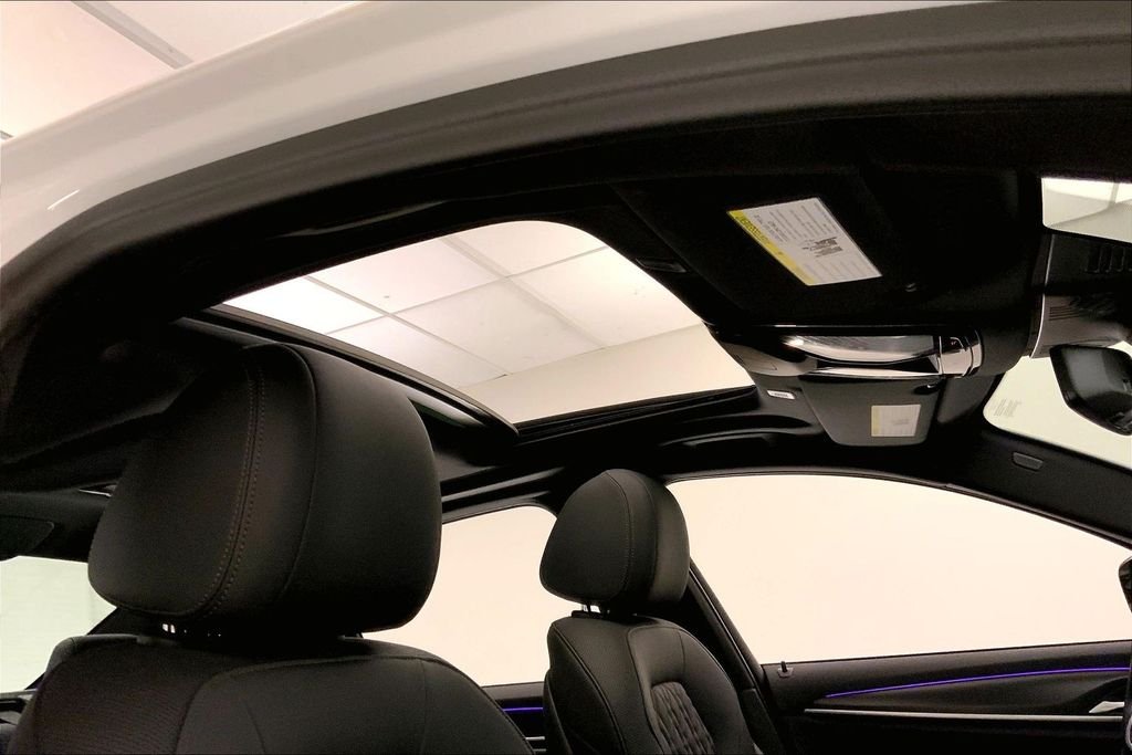 Used 2023 Alpine White BMW  image 26
