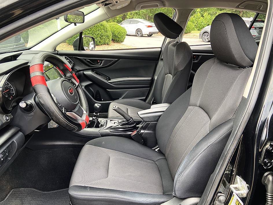 Used 2022 Crystal Black Silica Subaru Base image 11