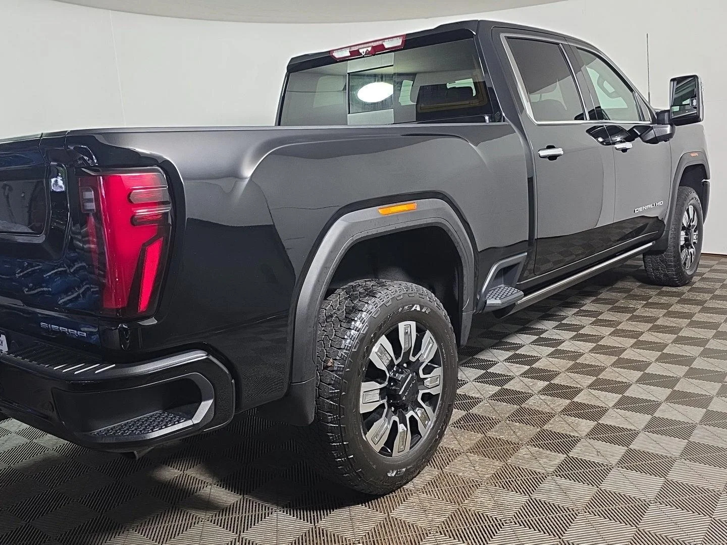 Used 2025 Onyx Black GMC Denali image 10