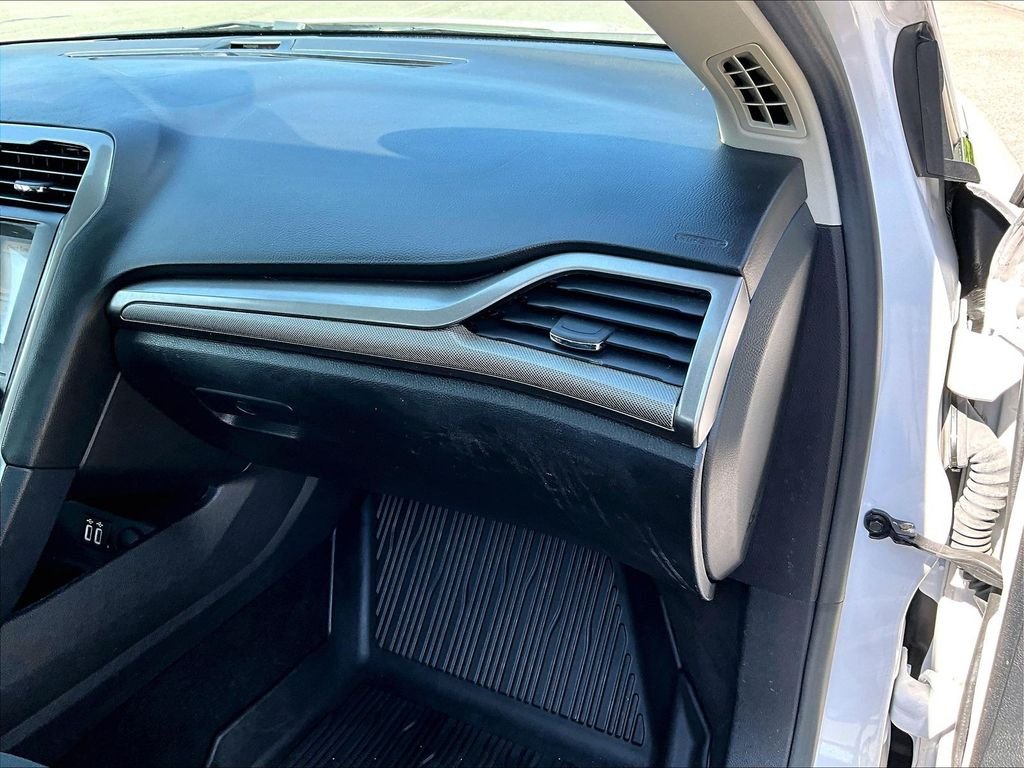Used 2019 White Ford SE image 13