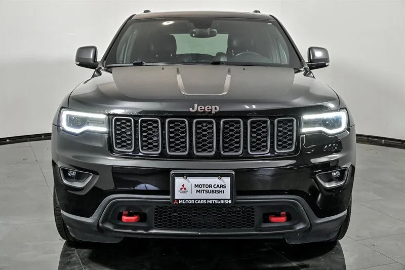 Used 2018 Diamond Black Crystal Pearl Coat Jeep Trailhawk image 4