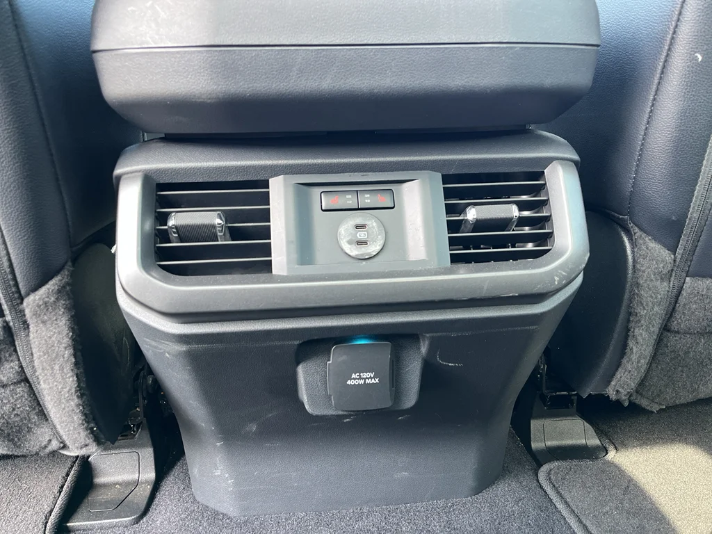 Used 2025 White Ford Lariat image 21